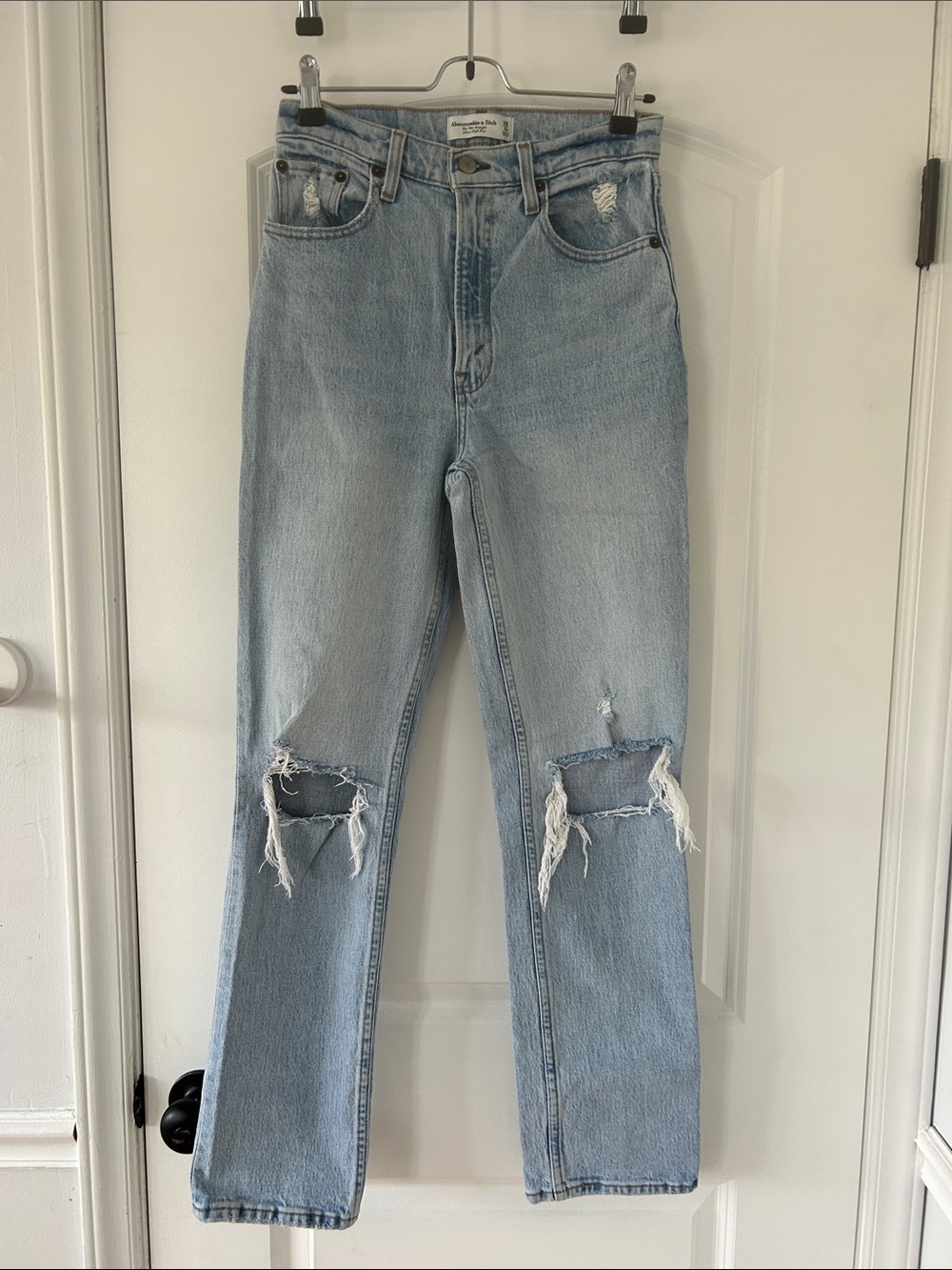 Abercrombie & Fitch 
The 90’s Straight Ultra High Rise